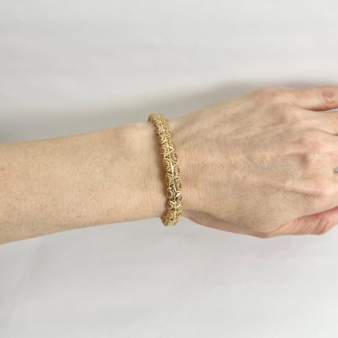 Vintage Filigree Ornate Bangle Bracelet 21K Yellow Gold, 10.96 Grams - 4