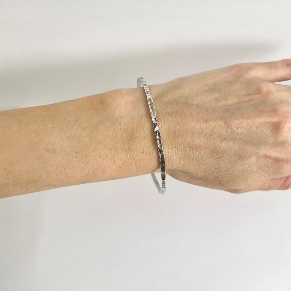 Vintage Large Hammered Bangle Bracelet 925 Sterling Silver, 9.15 Grams - 4