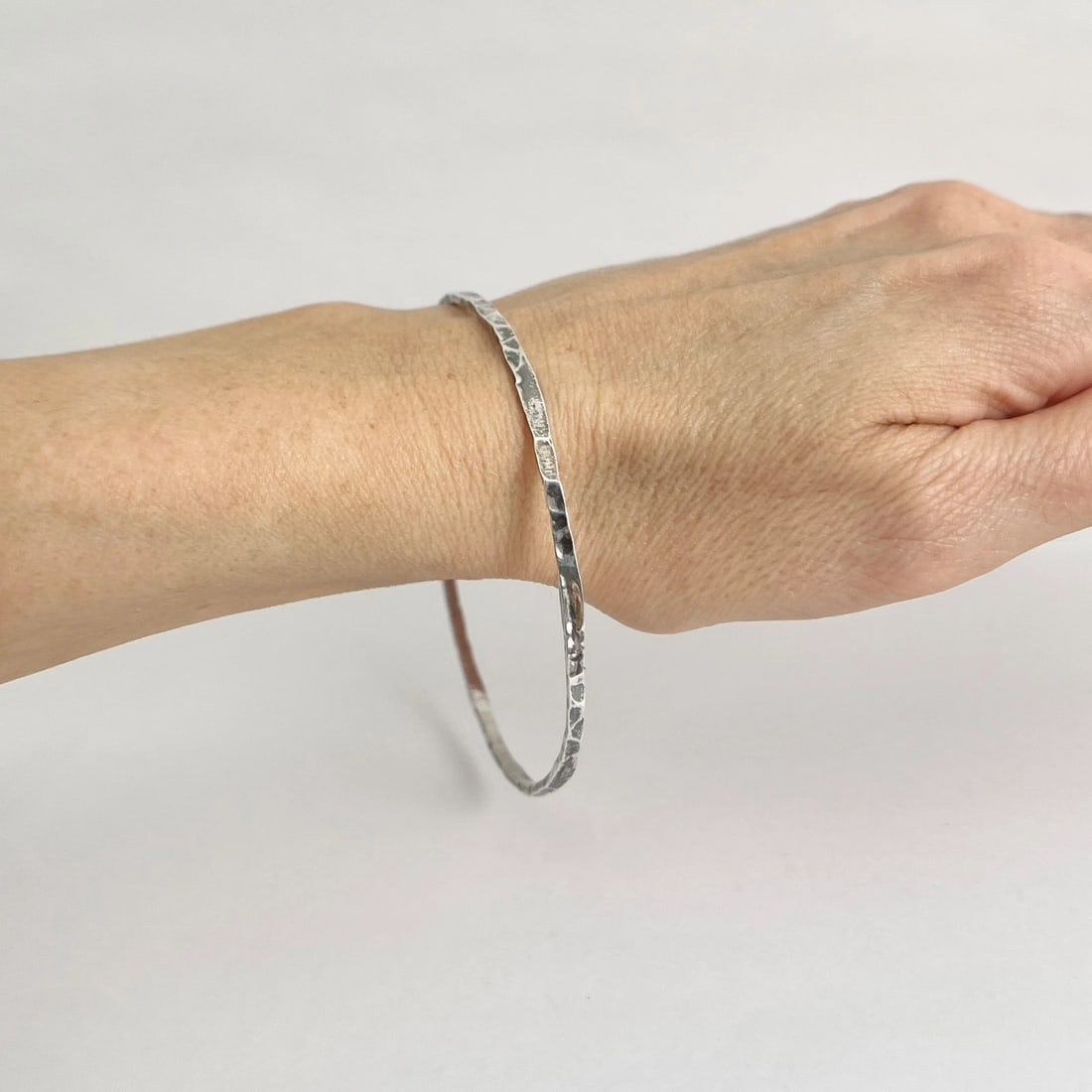 Vintage Large Hammered Bangle Bracelet 925 Sterling Silver, 9.15 Grams - 5