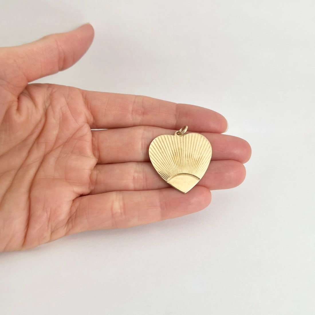 Vintage 1950's Engine Turned Fluted Heart Charm Pendant 14K Yellow Gold, 4.53 Gr - 4