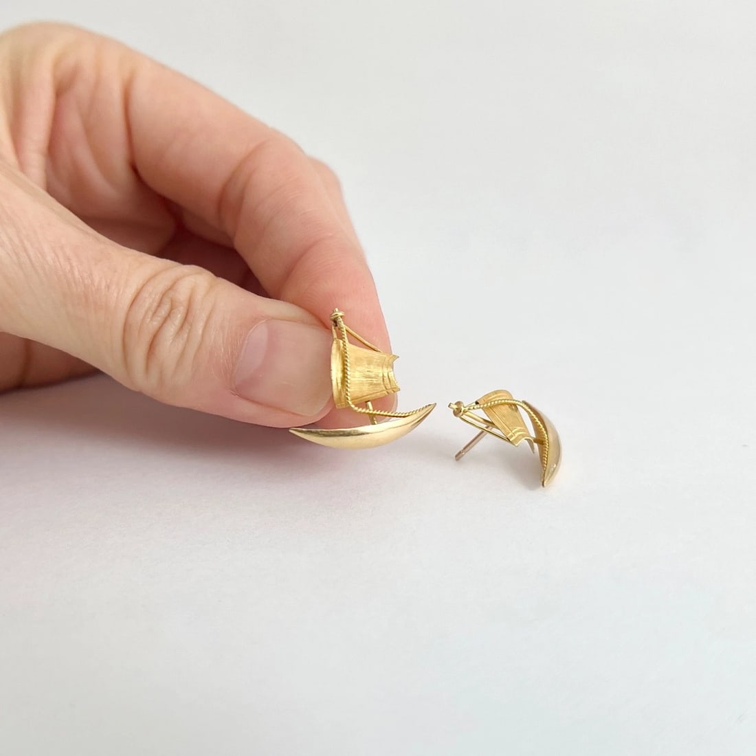 Vintage 1950's Sailboat Drop Stud Earrings 18K Yellow Gold, 1.58 Grams - 5