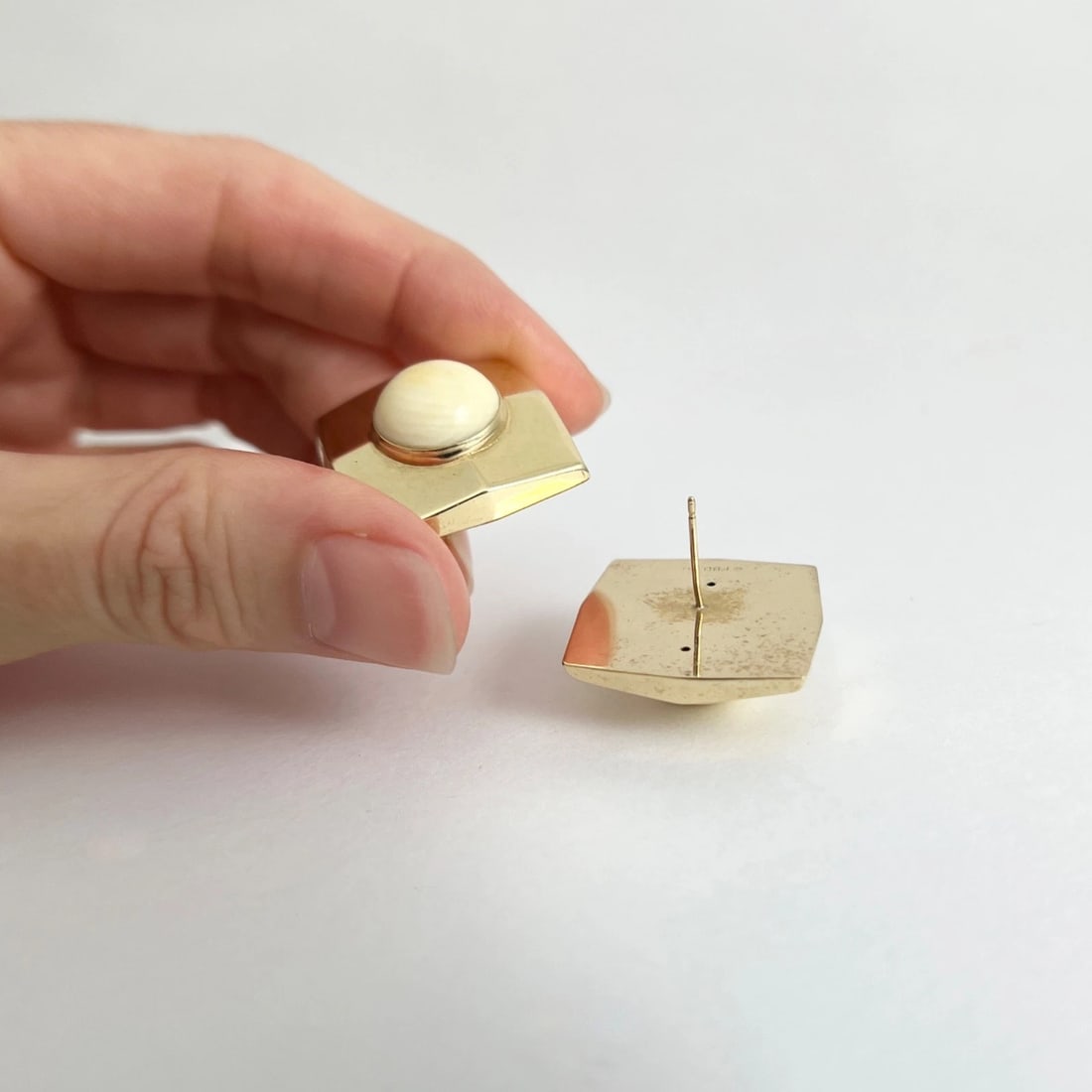 Vintage 1950's Bakelite Square Drop Stud Earrings 14K Yellow Gold, 6.93 Grams - 6