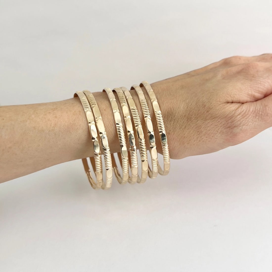 Vintage Set of 7 Stackable Bangle Bracelets 14K Yellow Gold, 38.96 Grams - 6