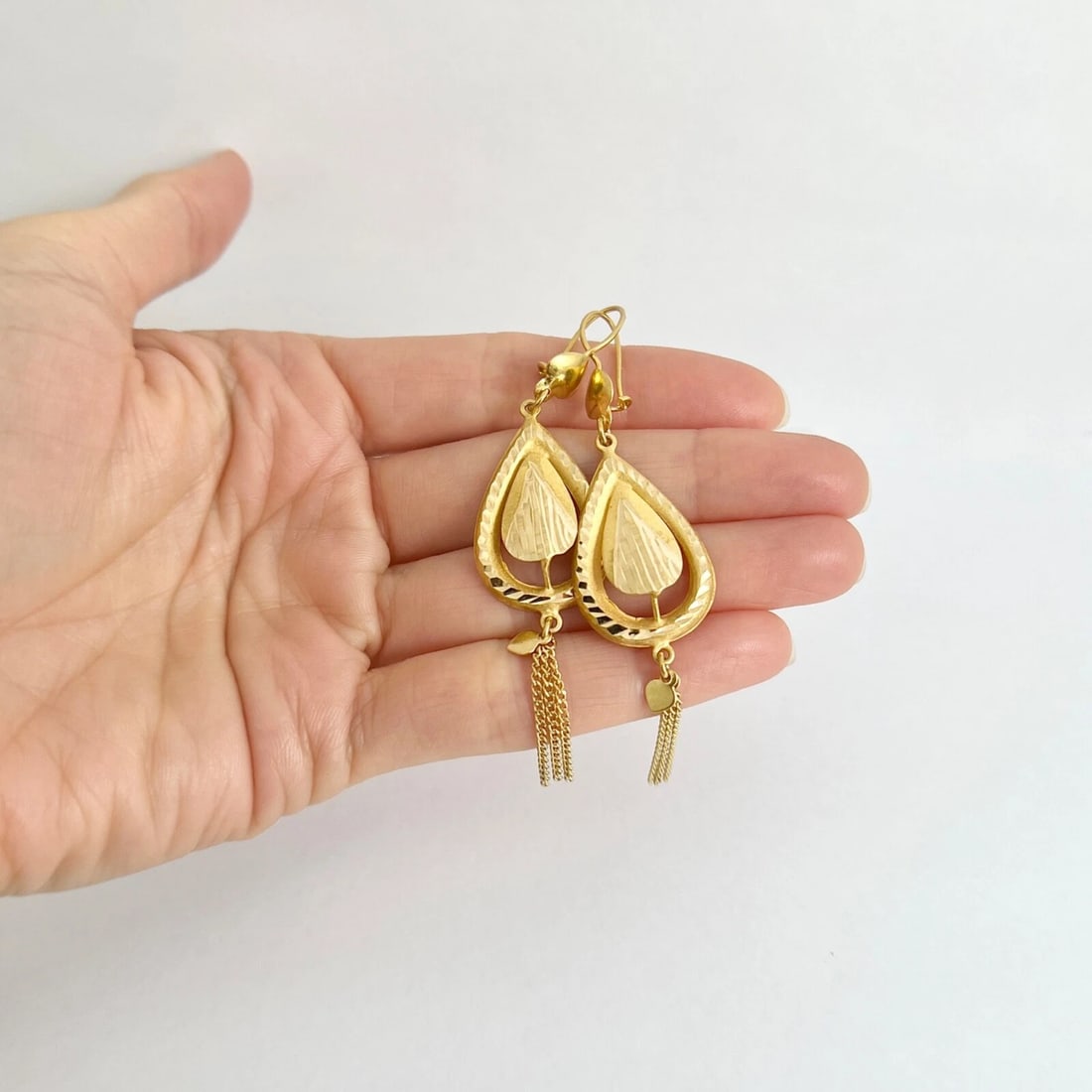Vintage Teardrop Tassel Dangle Drop Earrings 22K Yellow Gold, 6.73 Grams - 4