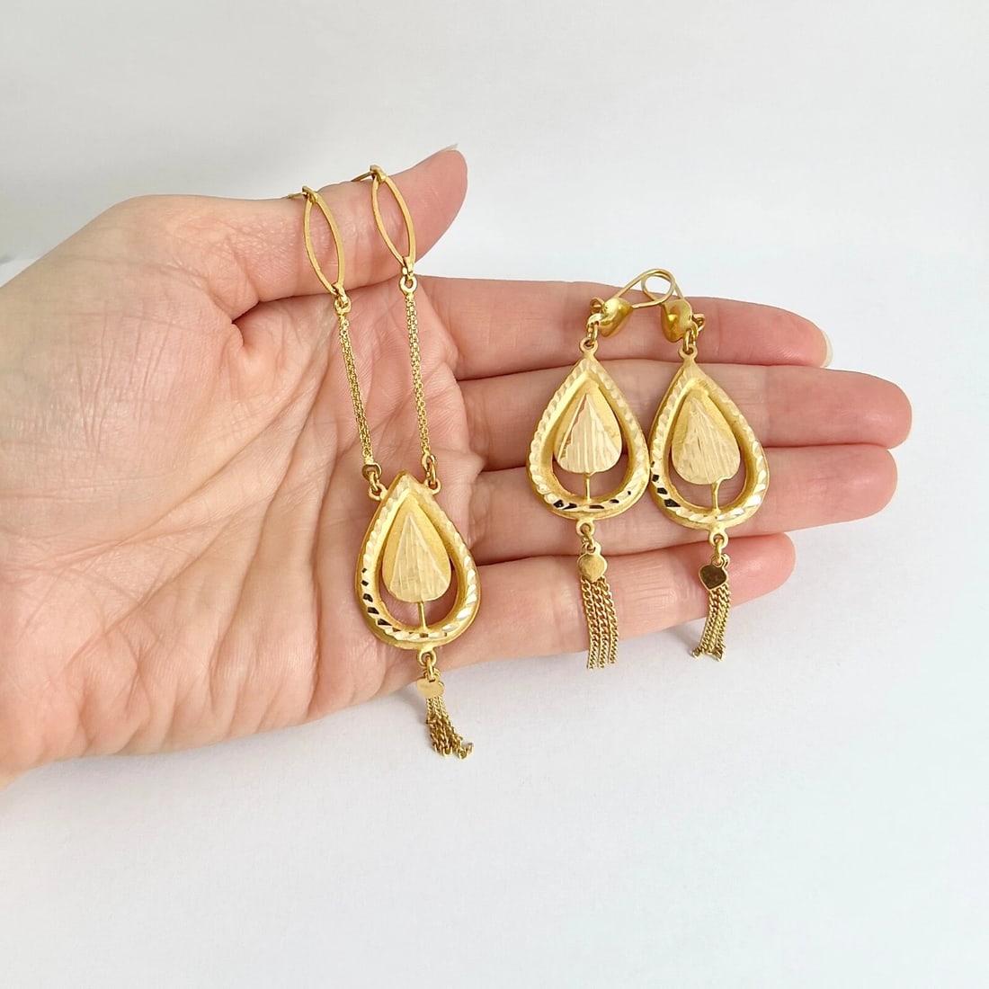 Vintage Teardrop Tassel Dangle Drop Earrings 22K Yellow Gold, 6.73 Grams - 8
