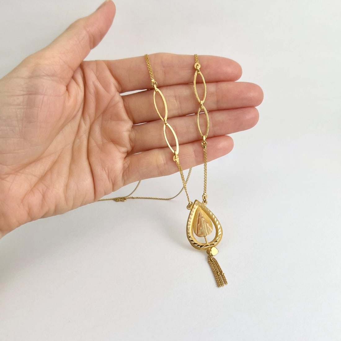 Vintage Teardrop Tassel Pendant Necklace 22K Yellow Gold, 18.75 Inch, 8.43 Grams - 2