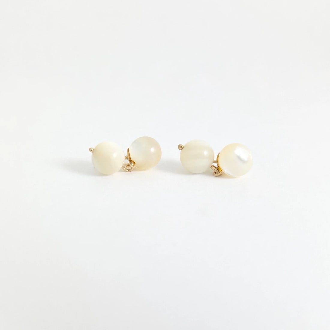 Vintage 1950's White Lucite Ball Dangle Drop Earrings 14K Yellow Gold, 4.87 Gr - 6