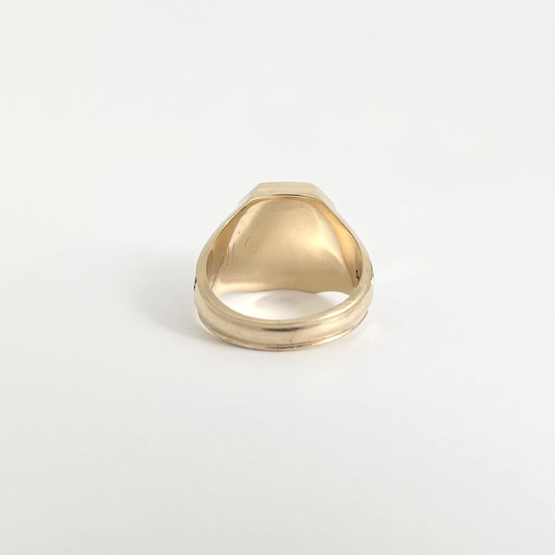 Vintage 1981 Ursuline School NY Black Onyx Class Ring 10K Yellow Gold, 7.32 Gram - 8