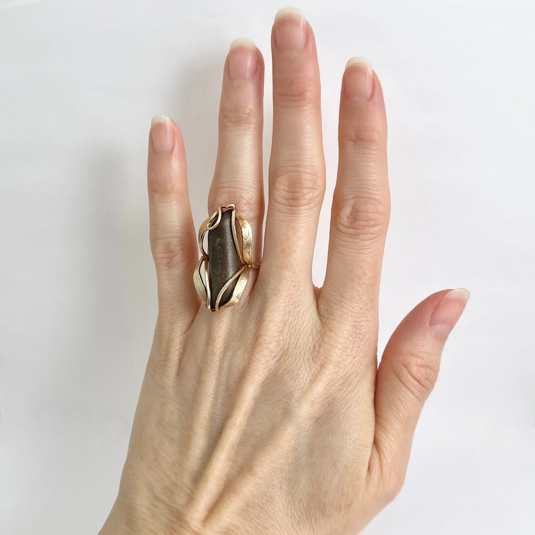 Vintage 1970's Long Brown Gemstone Cocktail Ring 14K Yellow Gold, 6.01 Grams - 2