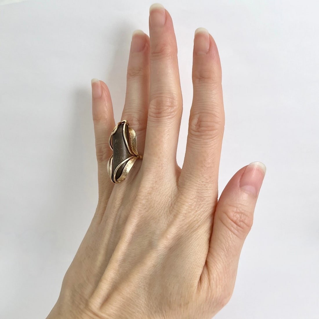 Vintage 1970's Long Brown Gemstone Cocktail Ring 14K Yellow Gold, 6.01 Grams - 3