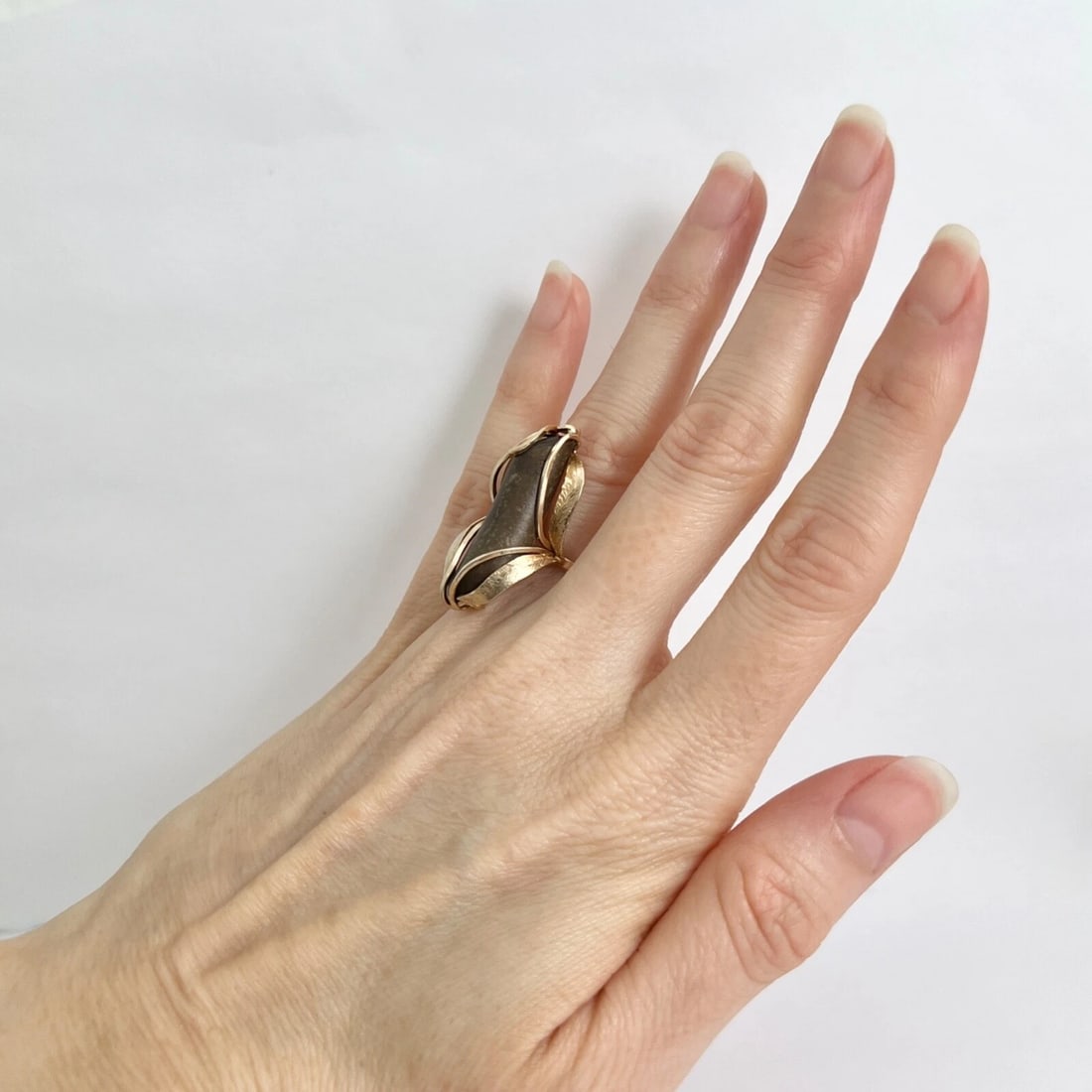 Vintage 1970's Long Brown Gemstone Cocktail Ring 14K Yellow Gold, 6.01 Grams - 4