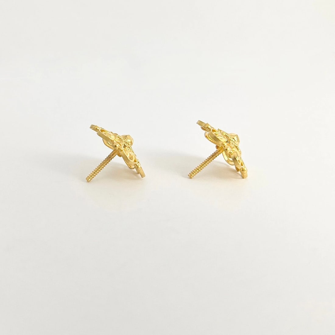 Vintage 1950's Filigree Flower Button Stud Earrings 22K Yellow Gold, 3.80 Grams - 5