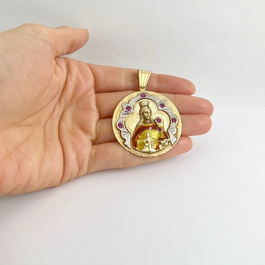 Vintage Simulated Ruby Round Saint Necklace Pendant 18K Yellow Gold, 12.49 Grams - 2