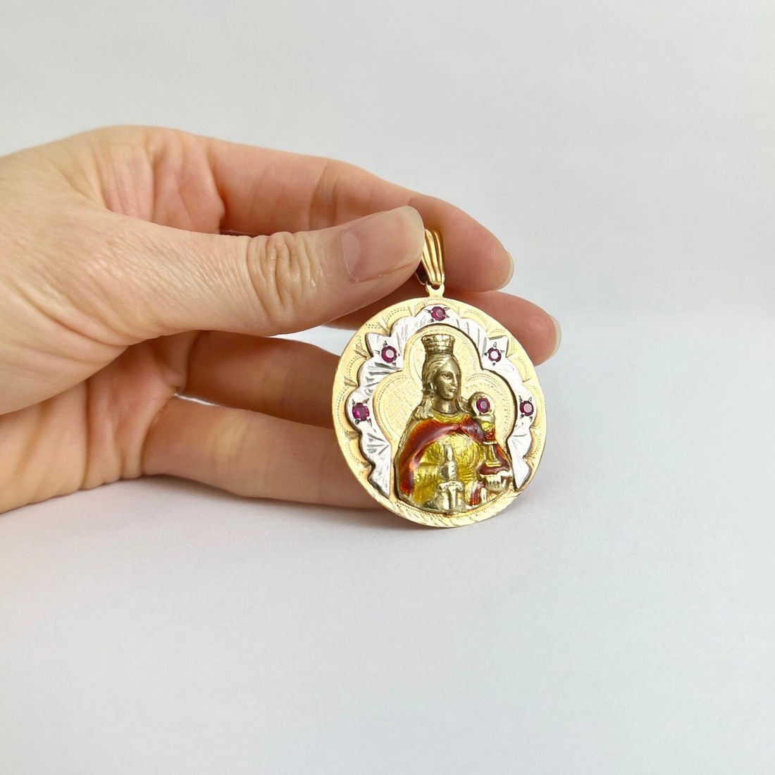 Vintage Simulated Ruby Round Saint Necklace Pendant 18K Yellow Gold, 12.49 Grams - 3