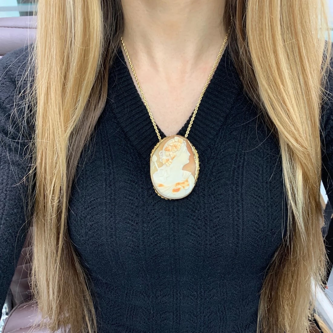 Antique Victorian Cameo Shell Pendant Brooch Pin Yellow Gold Plated, 24.19 Grams - 6