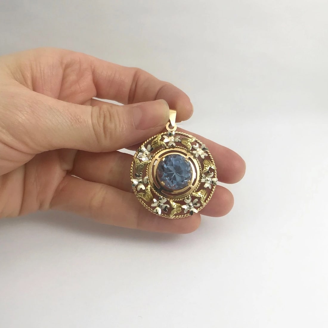 Vintage Round Blue Lab-Created Spinel Filigree Pendant 18K Yellow Gold, 10.25 Gr - 4