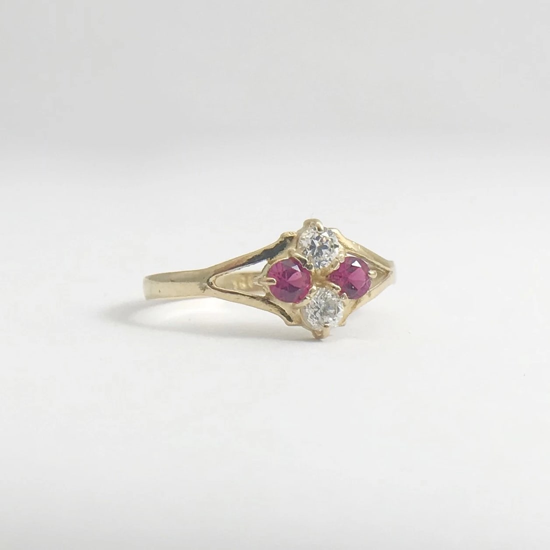 Vintage Simulated Ruby CZ Cluster Split Shank Ring 18K Yellow Gold, 1.24 Grams - 7