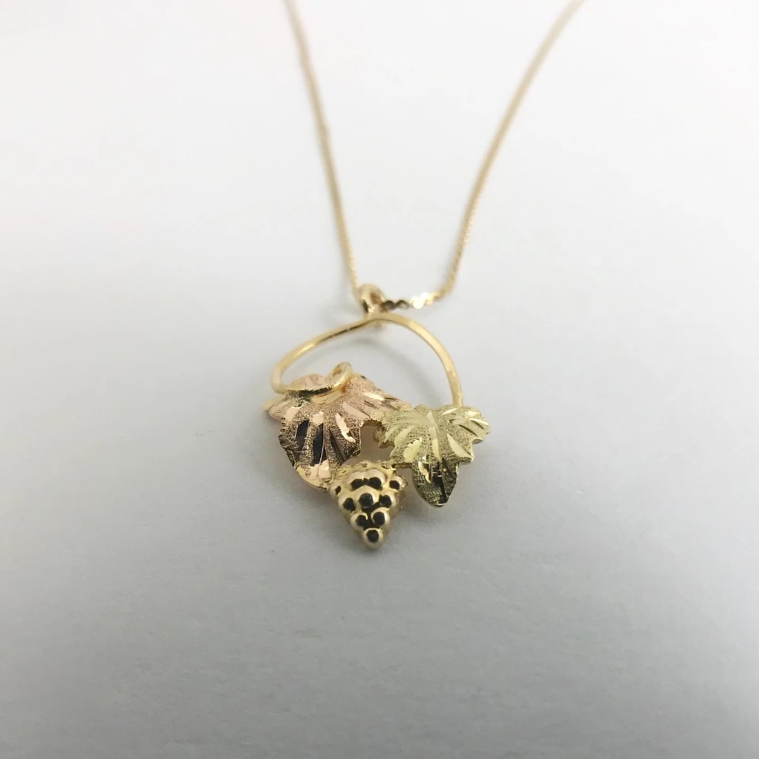 Vintage Grape Leaf Pendant Necklace 14K Yellow Pink Rose Gold 16 Inches, 2.01 Gr - 7