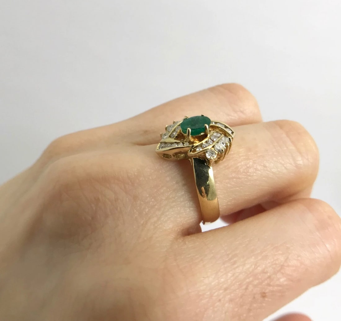 Vintage Oval Green Emerald and Diamond Cocktail Ring 14K Yellow Gold, 4.9 Grams - 6