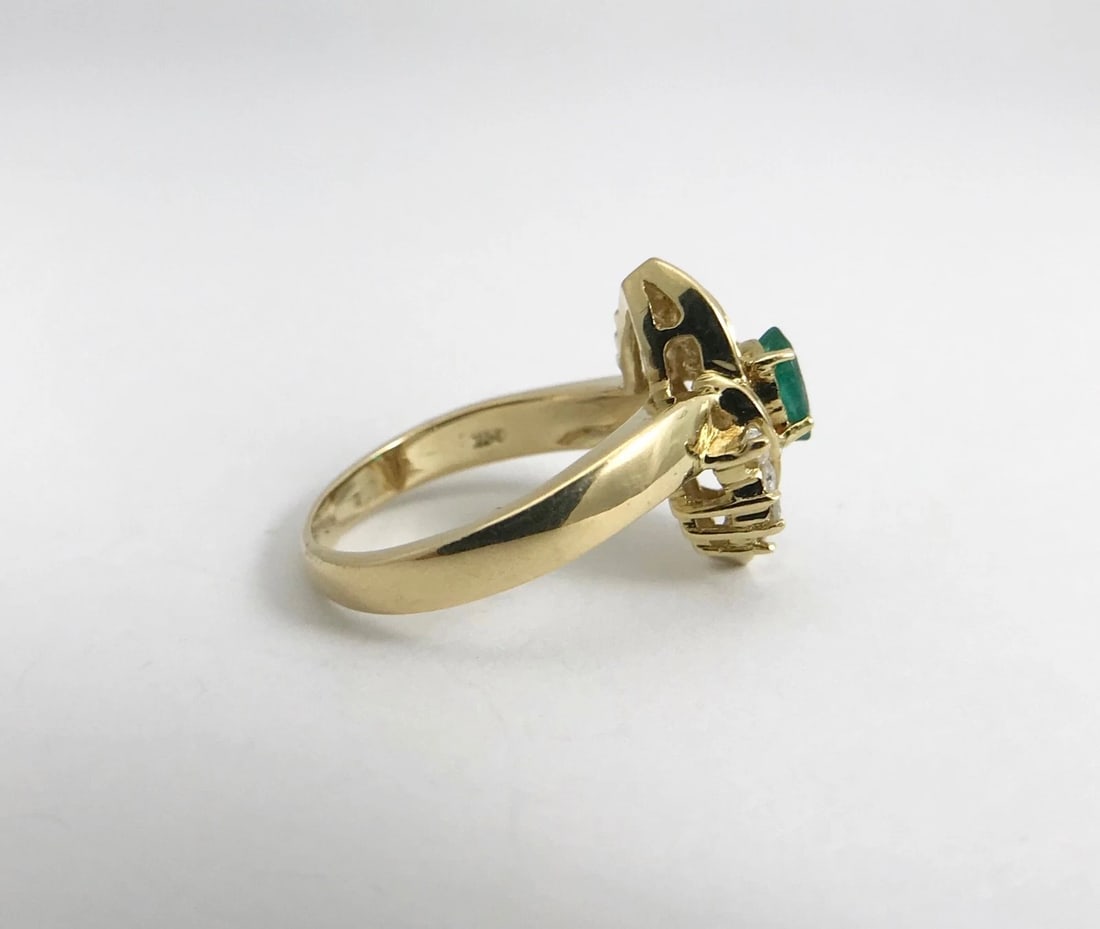 Vintage Oval Green Emerald and Diamond Cocktail Ring 14K Yellow Gold, 4.9 Grams - 9
