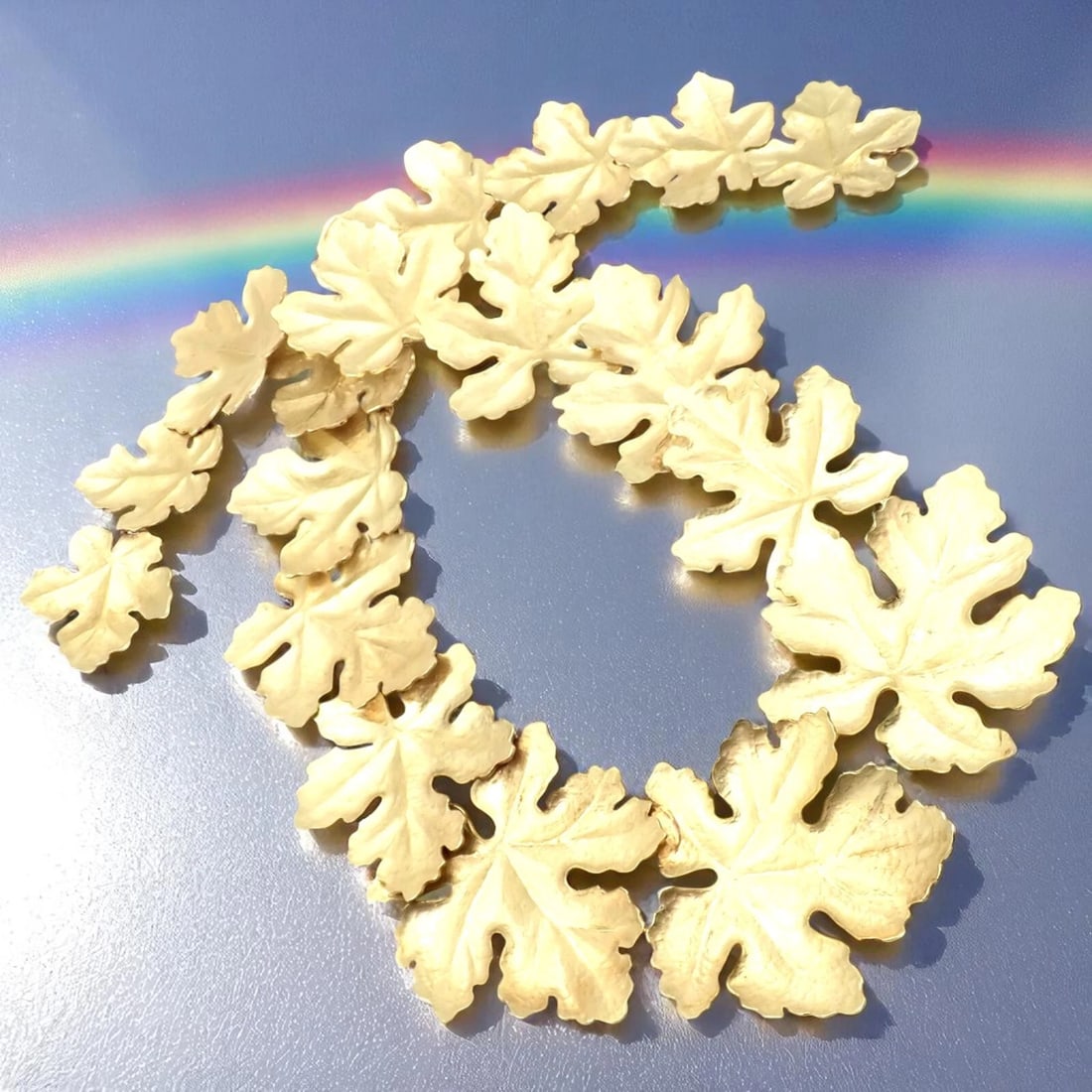 Rare! Authentic Tiffany & Co Angela Cummings 18k Yellow Gold Leaf Necklace 1981: Rare! Authentic Tiffany & Co Angela Cummings 18k Yellow Gold Leaf Necklace 1981 About This Piece: This authentic 1981 Tiffany & Co. necklace by Angela Cummings features intricately sculpted fig leaves