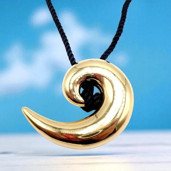Vintage! Tiffany & Co 18k Yellow Gold Cummings Large Spiral Nautilus Necklace: Vintage! Tiffany & Co 18k Yellow Gold Cummings Large Spiral Nautilus Necklace About This Piece: This vintage Tiffany & Co. necklace by Angela Cummings features a bold, sculptural nautilus spiral penda