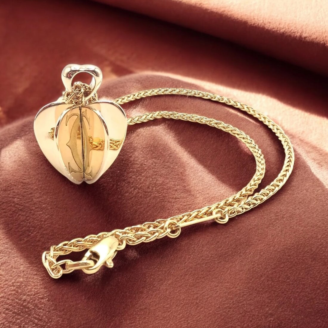 Authentic! Cartier 18k Yellow Gold Double C 3D Apple Pendant Chain Necklace: Authentic! Cartier 18k Yellow Gold Double C 3D Apple Pendant Chain Necklace About This Piece: The Rare Cartier 18k Yellow Gold Double C 3D Apple Pendant Chain Necklace is a luxurious and unique piece.