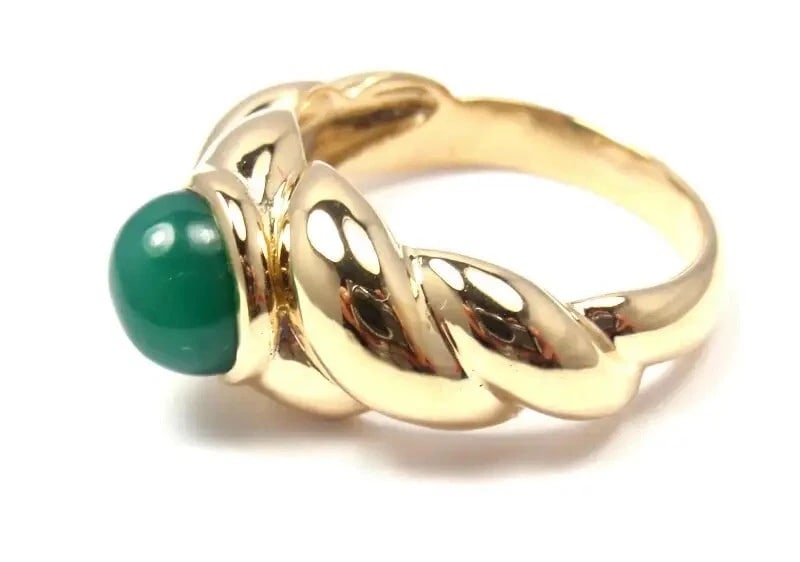 Authentic! Rare Van Cleef & Arpels 18k Yellow Gold Green Chalcedony Ring (1 of 8)