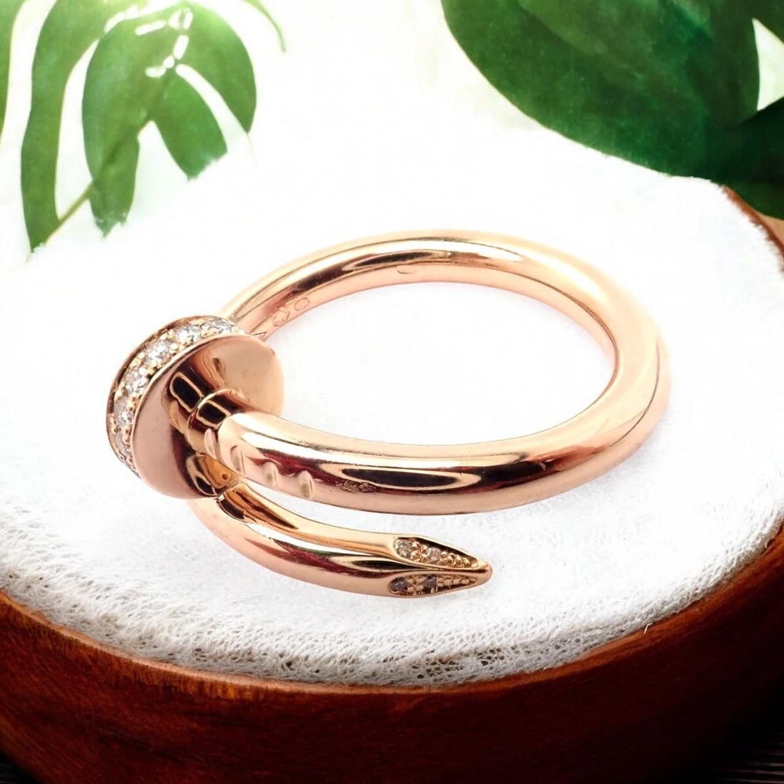 Authentic! Cartier Juste Un Clou 18k Rose Gold Diamond Nail Band Ring Size 53: Authentic! Cartier Juste Un Clou 18k Rose Gold Diamond Nail Band Ring Size 53 About This Piece: The Cartier Juste Un Clou 18k Rose Gold Diamond Nail Band Ring reimagines an everyday nail as a bold, lu