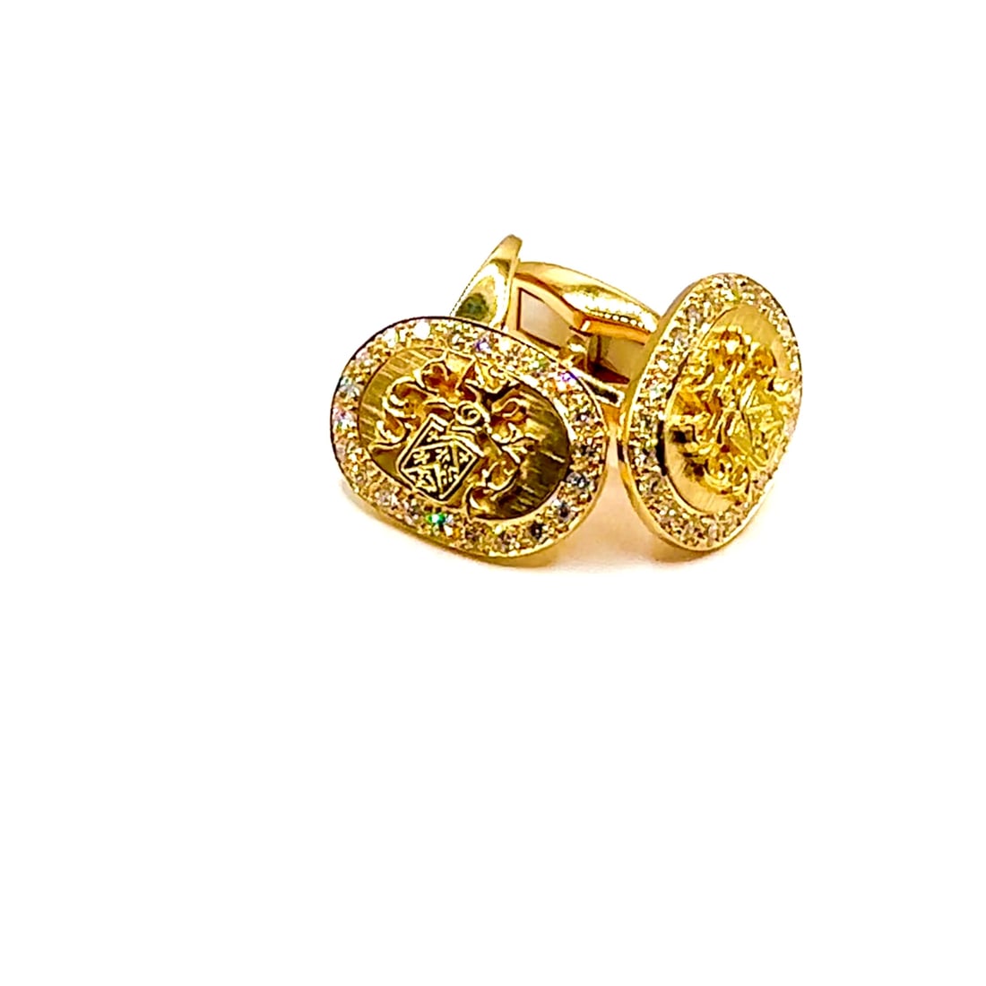 Rare! Authentic Piaget Coat Of Arms 18k Yellow Gold Diamond Cufflinks: Rare! Authentic Piaget Coat Of Arms 18k Yellow Gold Diamond Cufflinks About This Piece: The Rare! Authentic Piaget Coat of Arms 18k Yellow Gold Diamond Cufflinks are a magnificent display of luxury an