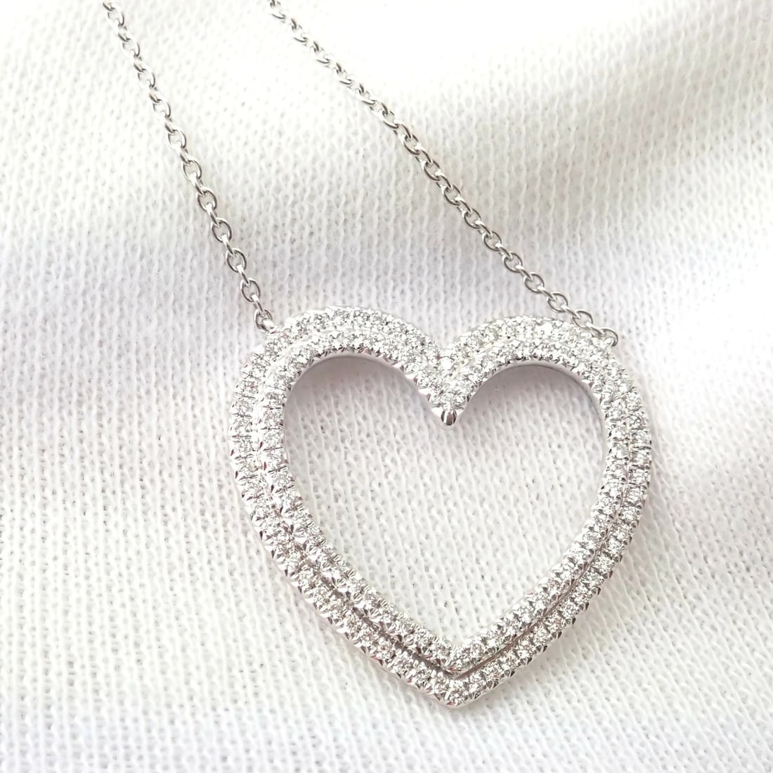 Authentic! Tiffany & Co Platinum Diamond Heart Double Metro Pendant Necklace: Authentic! Tiffany & Co Platinum Diamond Heart Double Metro Pendant Necklace About This Piece: Metal: Platinum Measurements: Chain Length: 19.25" Weight: 7.9 grams Pendant: Stones: 22mm x 24mm Round
