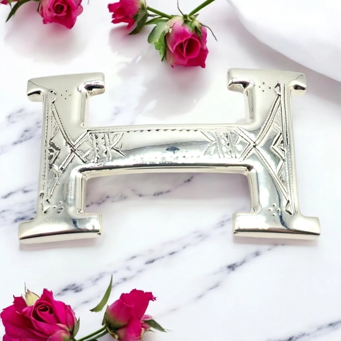 Rare! Hermes Silver Signature Classic Large H Belt Buckle 32m: Rare! Hermes Silver Signature Classic Large H Belt Buckle 32m About This Piece: This Hermes signature Large H Belt Buckle in silver, for belts measuring up to 32mm, embodies timeless elegance and vers