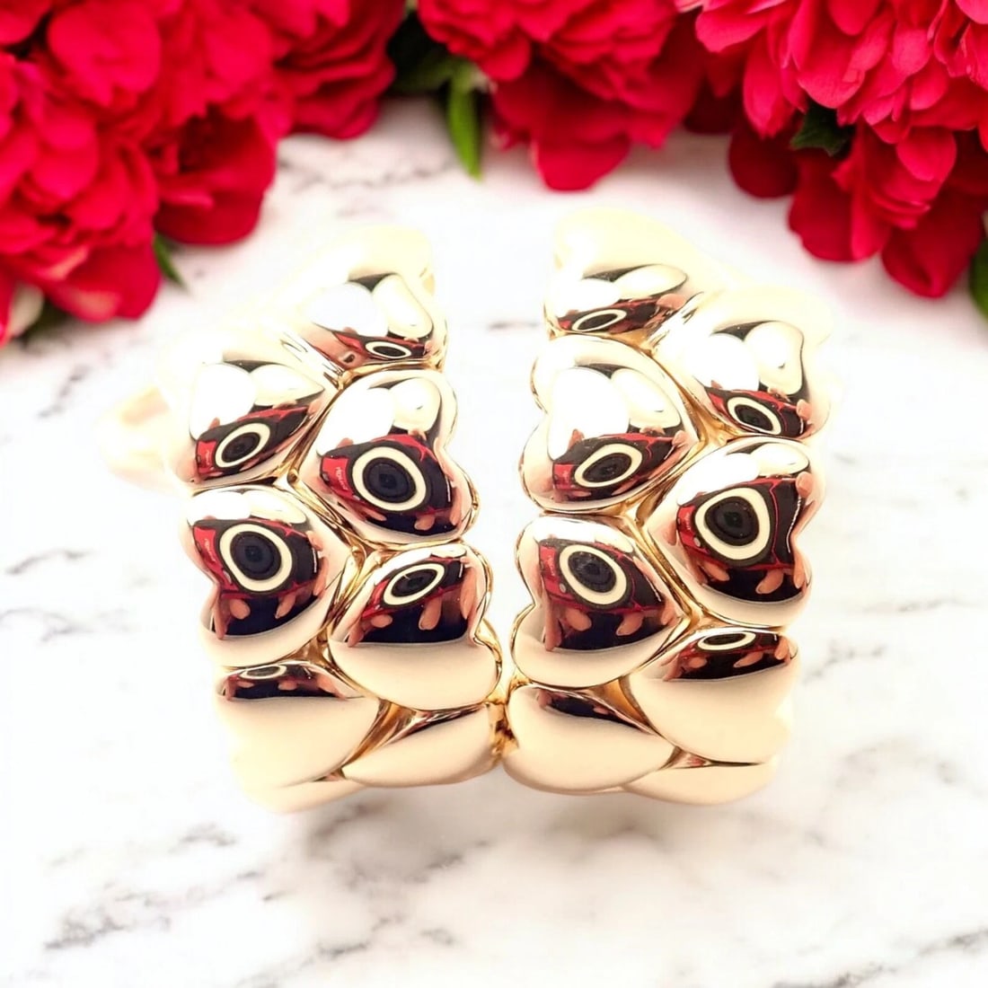 Authentic! Cartier 18k Yellow Gold Double Heart Shaped Hoop Earrings: Authentic! Cartier 18k Yellow Gold Double Heart Shaped Hoop Earrings About This Piece: The Cartier 18k Yellow Gold Double Heart Shaped Hoop Earrings are a romantic and elegant design. These hoops feat