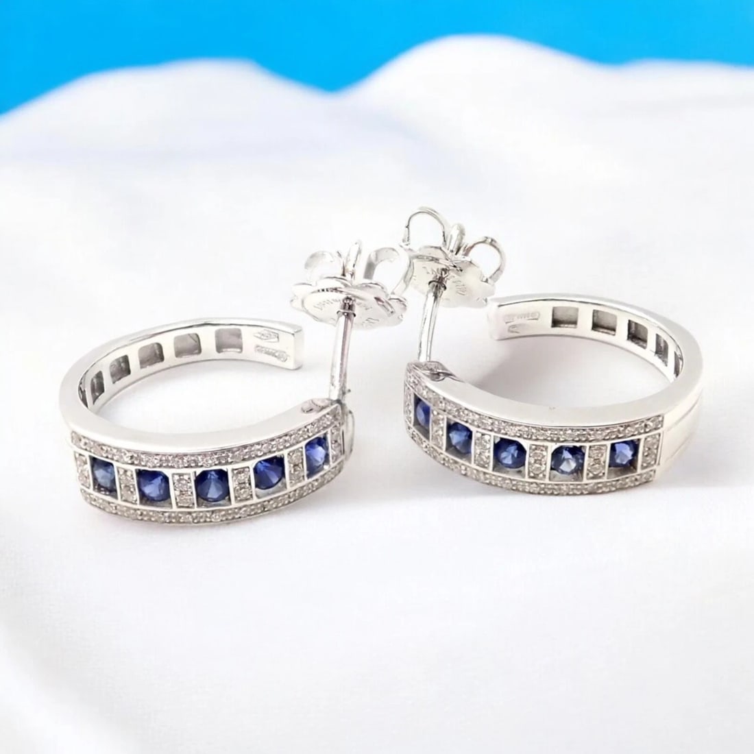 New Authentic! Damiani 18k White Gold Diamond Sapphire Belle Epoque Earrings: New Authentic! Damiani 18k White Gold Diamond Sapphire Belle Epoque Earrings About This Piece: The Damiani Belle Epoque Earrings are crafted in 18k white gold, featuring dazzling diamonds and vibrant