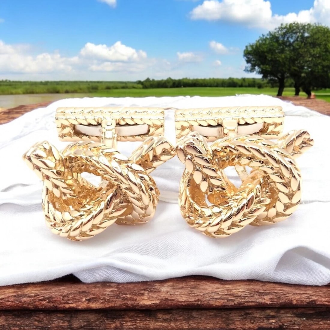Vintage! Hermes Georges L'Enfant 18k Yellow Gold Twisted Rope Knot Cufflinks: Vintage! Hermes Georges L'Enfant 18k Yellow Gold Twisted Rope Knot Cufflinks About This Piece: Capture timeless sophistication with these Vintage Hermes Georges L'Enfant 18k Yellow Gold Twisted Rope K