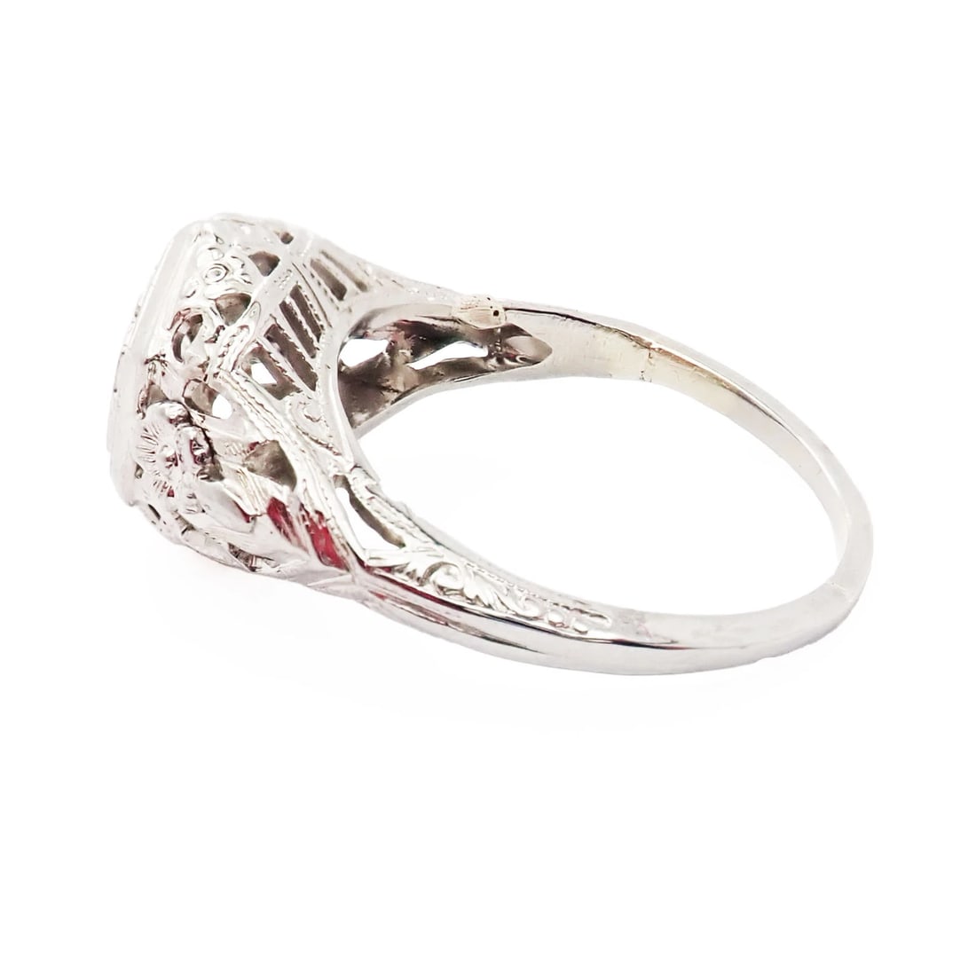 Vintage Estate Platinum Diamond Art Deco Filigree Ring: Vintage Estate Platinum Diamond Art Deco Filigree Ring About This Piece: Vintage / Estate Platinum Art Deco Filigree Ring with a center round Diamond. Antique, circa 1920's, one-of-a-kind. Metal: Plat