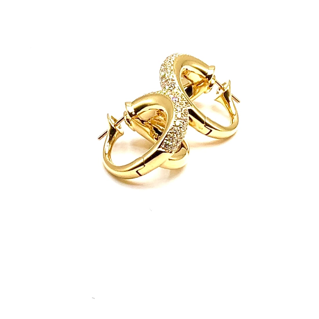 Authentic! Mauboussin Paris 18k Yellow Gold Diamond Double Hoop Earrings: Authentic! Mauboussin Paris 18k Yellow Gold Diamond Double Hoop Earrings About This Piece: These earrings are made for pierced ears. Metal: 18k Yellow Gold Size: 21mm x 15mm Weight: 29.5 grams Stones: