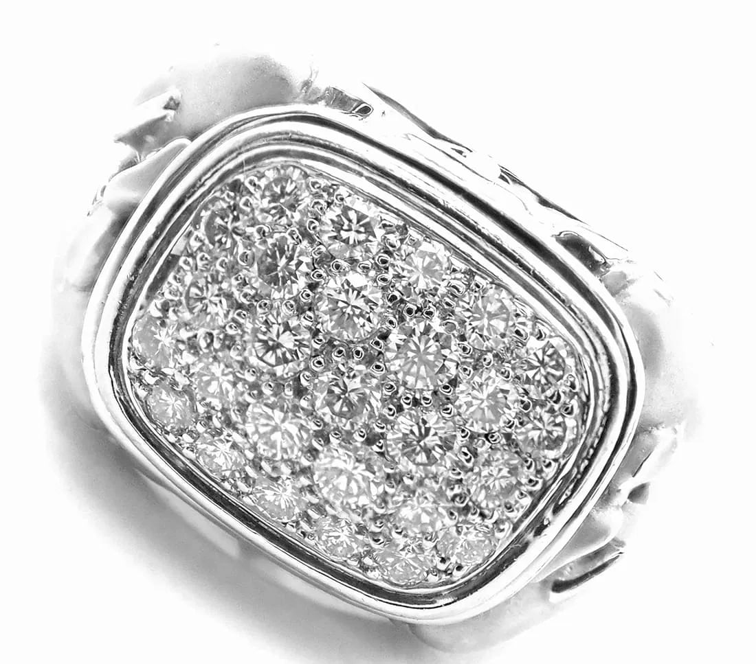 Authentic! Carrera Y Carrera Dolphin Motif 18k White Gold Diamond Ring: Authentic! Carrera Y Carrera Dolphin Motif 18k White Gold Diamond Ring About This Piece: About Carrera Y Carrera: Carrera y Carrera?s true meaning is being part of an exciting creative process. Partic