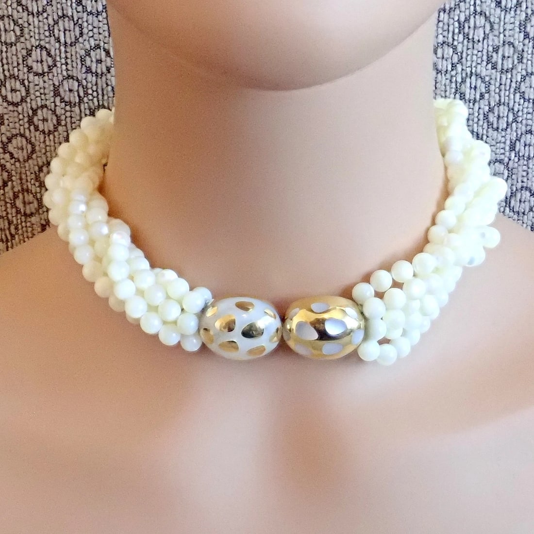 Tiffany & Co Cummings 18k Gold Mother Of Pearl Bead Torsade Inlaid Necklace: Tiffany & Co Cummings 18k Gold Mother Of Pearl Bead Torsade Inlaid Necklace About This Piece: Metal: 18k Yellow Gold Length: 17.25" Weight: Approx 153.9grams Stones: 408x Mother Of Pearl Beads, Each a