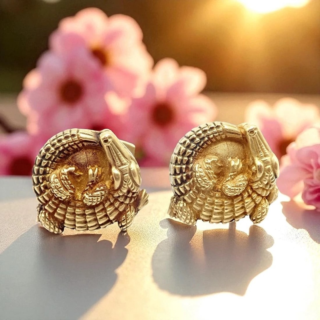 Rare! Vintage Kieselstein Cord 18k Yellow Gold Coiled Alligator Cufflinks 1980: Rare and distinctive, these vintage Kieselstein-Cord cufflinks from the 1980s showcase finely sculpted coiled alligators in luxurious 18k yellow gold. A striking blend of bold design and exceptional c