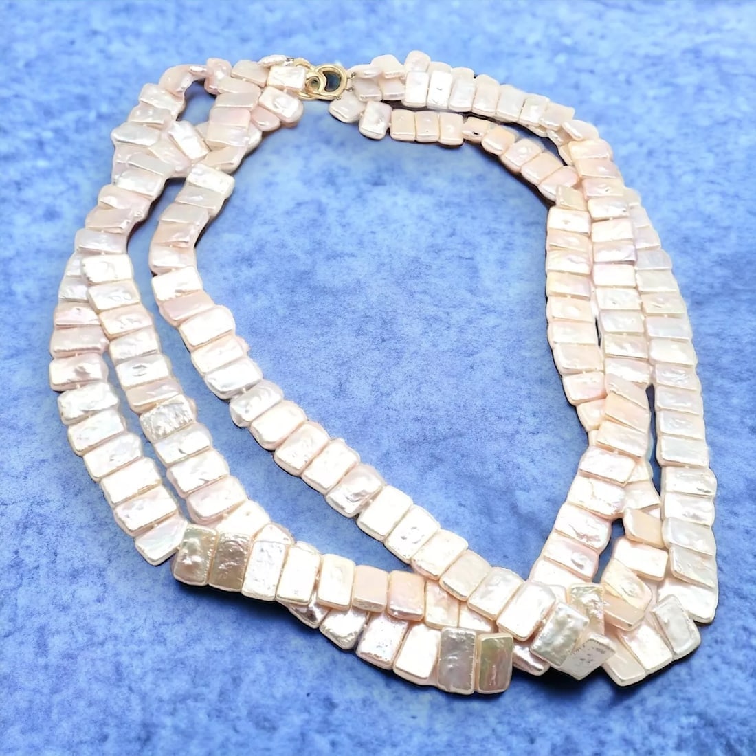 Rare! Angela Cummings 18k Yellow Gold Mother Of Pearl Three Row Necklace 1984: Rare! Angela Cummings 18k Yellow Gold Mother Of Pearl Three Row Necklace 1984 Rare! Angela Cummings 18k Yellow Gold Mother Of Pearl Three Row Necklace 1984 Product Description About This Piece: The An