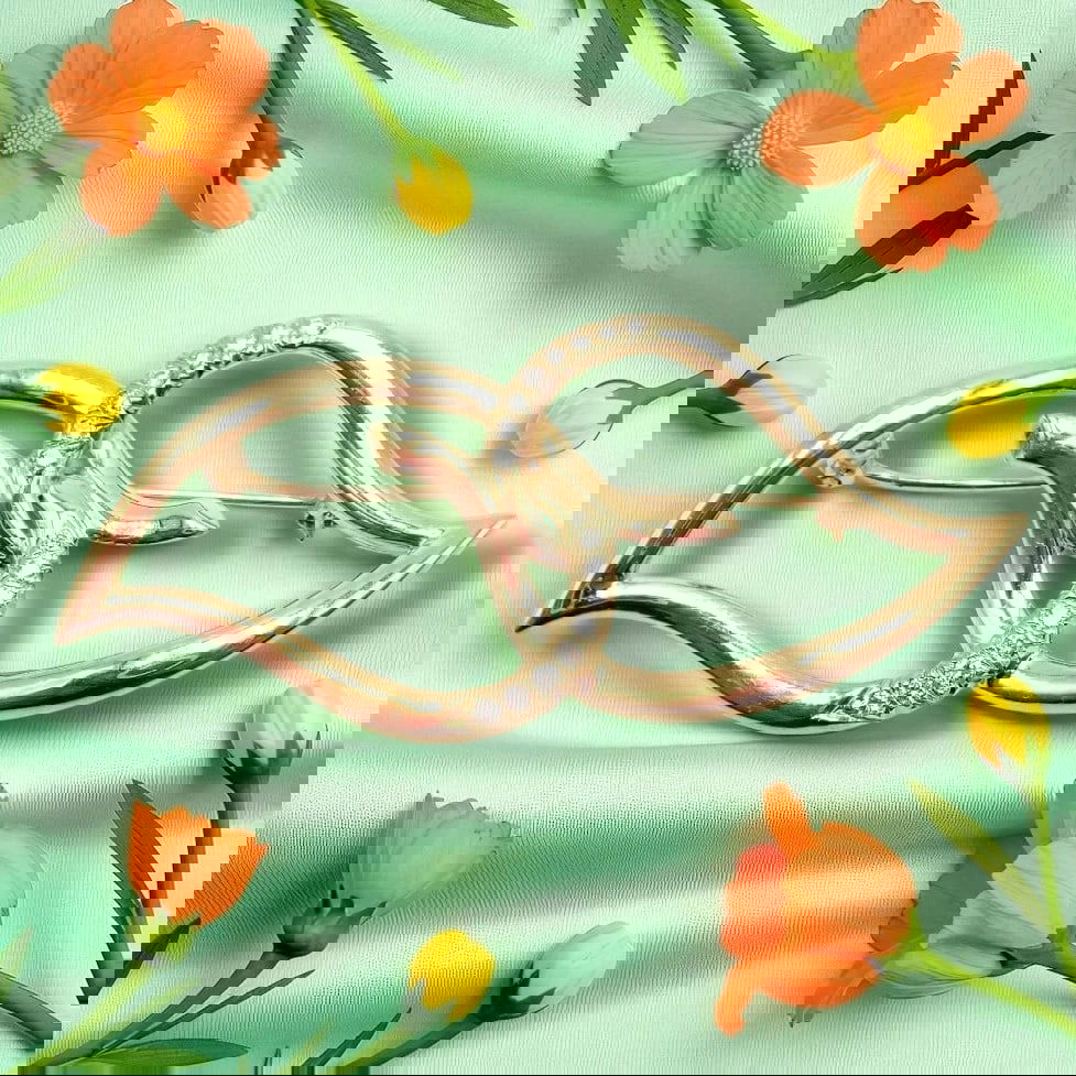 Authentic! Tiffany & Co 18k Yellow Gold Diamond Two Leaf Twin Brooch Pin 1987: Authentic Tiffany & Co. 18k Yellow Gold Diamond Two Leaf Twin Brooch Pin (1987). This elegant vintage piece features a flowing twin-leaf design accented with sparkling round brilliant diamonds. Crafte