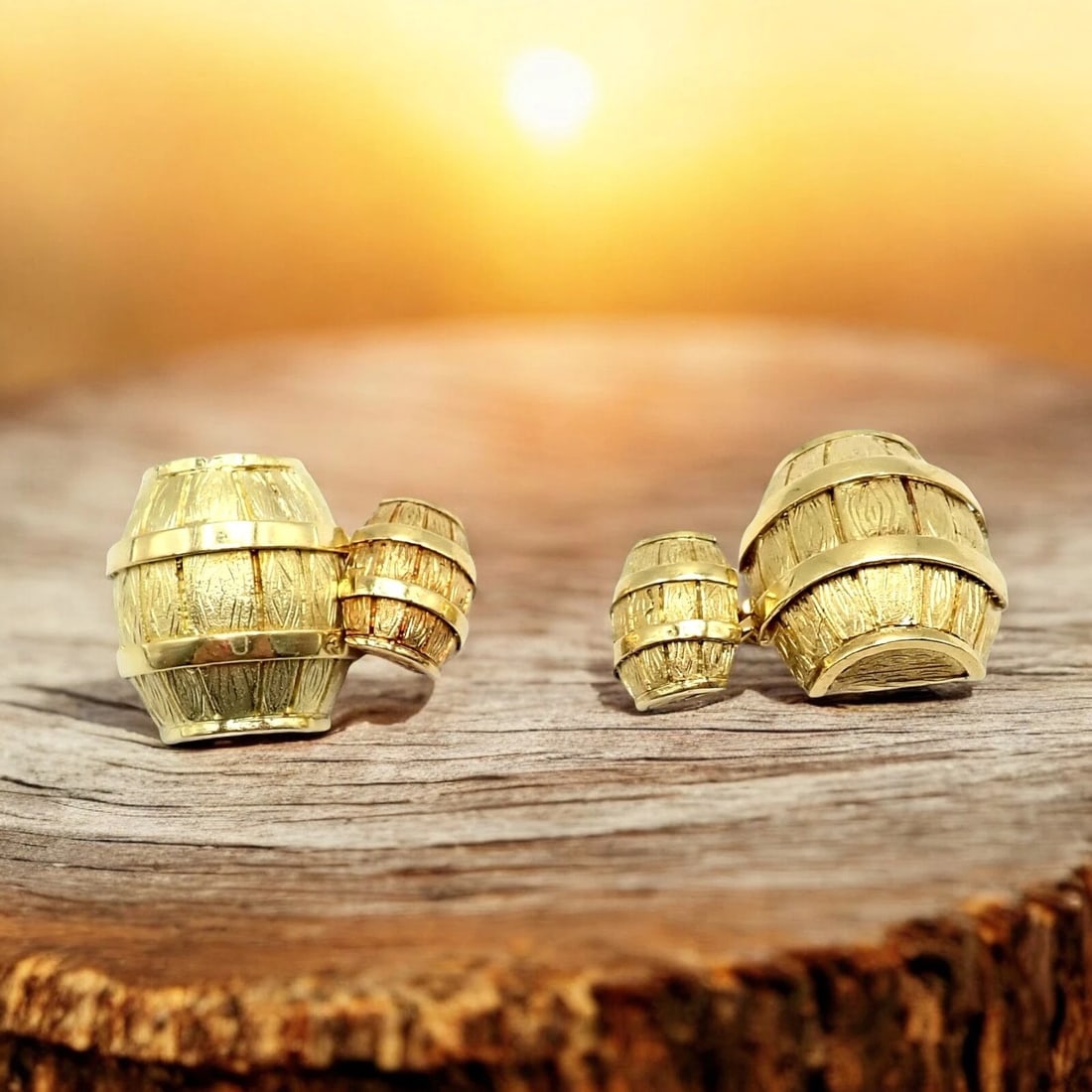 Rare! Vintage Cartier 18k Yellow Gold Barrel Cufflinks 1970's: Rare! Vintage Cartier 18k Yellow Gold Barrel Cufflinks 1970's Rare! Vintage Cartier 18k Yellow Gold Barrel Cufflinks 1970's Product Description About This Piece: The Rare Vintage Cartier 18k Yellow Go