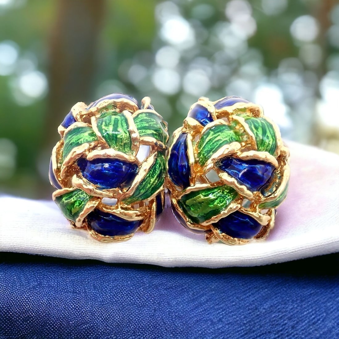 Vintage Tiffany & Co Green Blue Enamel 18k Yellow Gold Basket Weave Earrings: Vintage Tiffany & Co Green Blue Enamel 18k Yellow Gold Basket Weave Earrings Vintage Tiffany & Co Green Blue Enamel 18k Yellow Gold Basket Weave Earrings Product Description About This Piece: The Vint