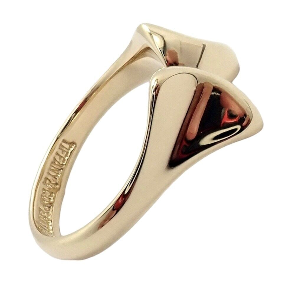 Tiffany & Co. 18k Yellow Gold Peretti Butterfly Bow Ring Sz 5.5: Tiffany & Co. 18k Yellow Gold Peretti Butterfly Bow Ring Sz 5.5 Tiffany & Co. 18k Yellow Gold Peretti Butterfly Bow Ring Sz 5.5 Product Description About This Piece: Metal: 18k yellow gold Ring Size: