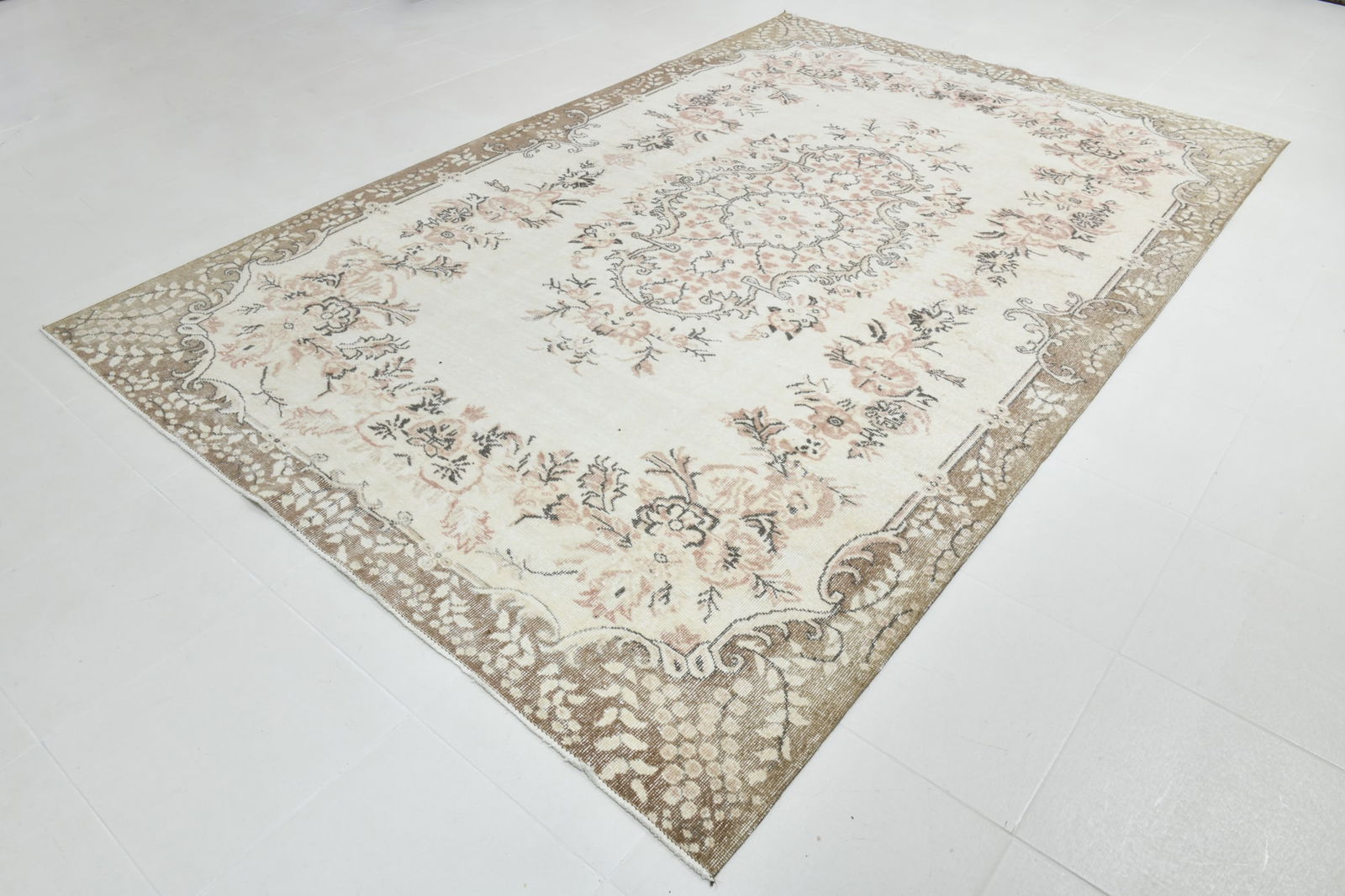 6'9'' x 10'3'' Handmade Vintage Wool Rug - 21539 - 2