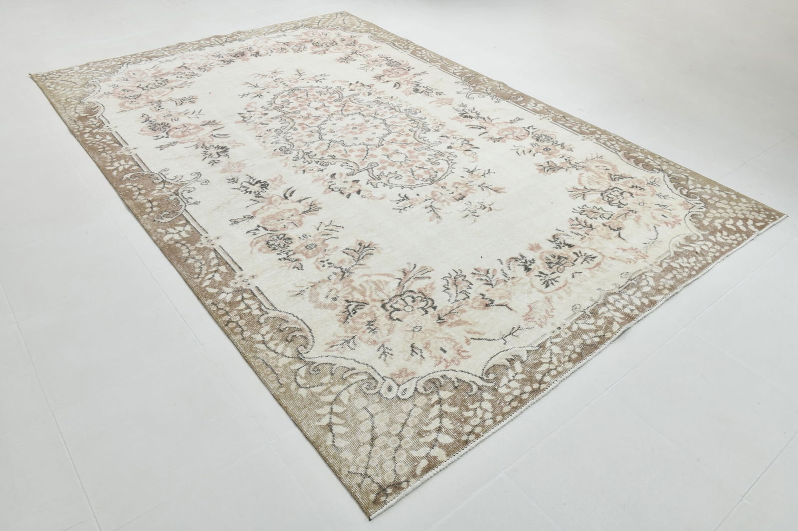 6'9'' x 10'3'' Handmade Vintage Wool Rug - 21539 - 4