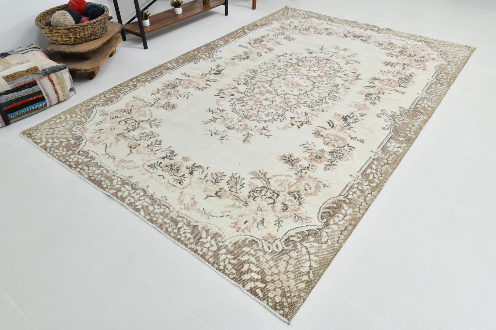 6'9'' x 10'3'' Handmade Vintage Wool Rug - 21539 - 7