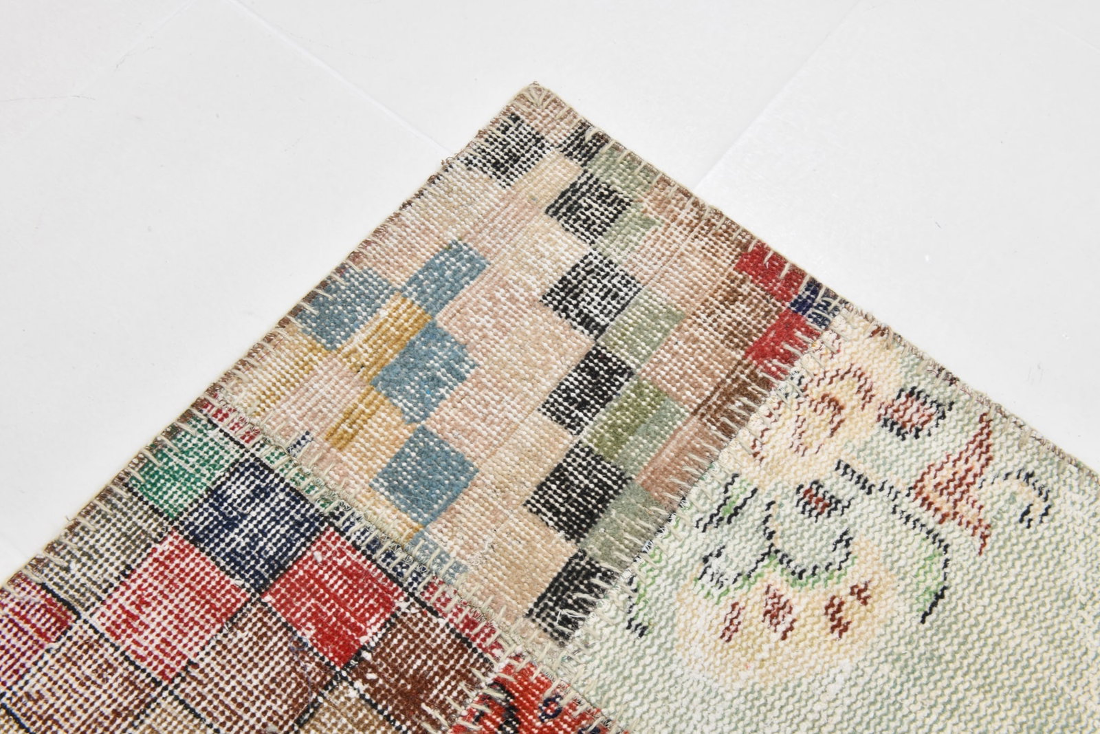 5'6'' x 8'2'' Handmade Vintage Wool Rug - 21608 - 13