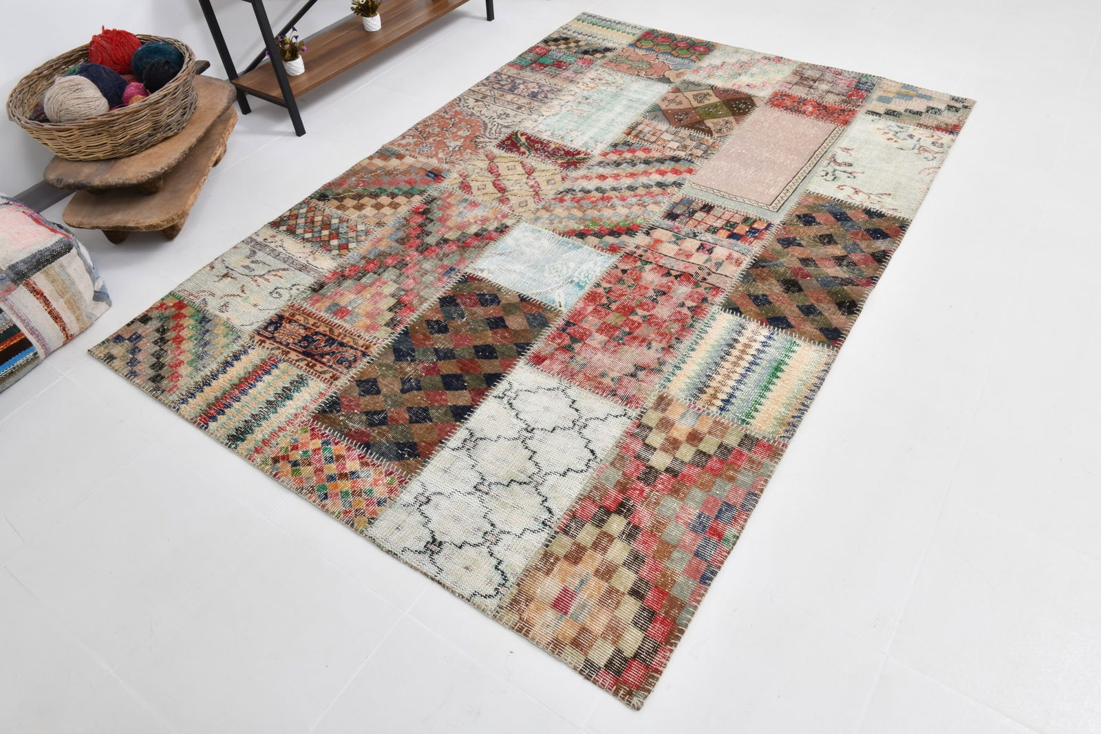 5'6'' x 8'2'' Handmade Vintage Wool Rug - 21608 - 7